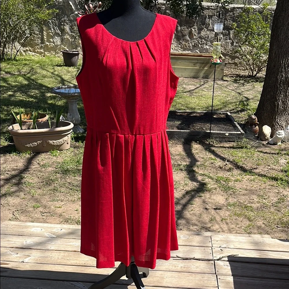 Elegant Red Ellen Tracy Sleeveless fully lined Dress. Size 14. Side pockets. - Picture 1 of 16